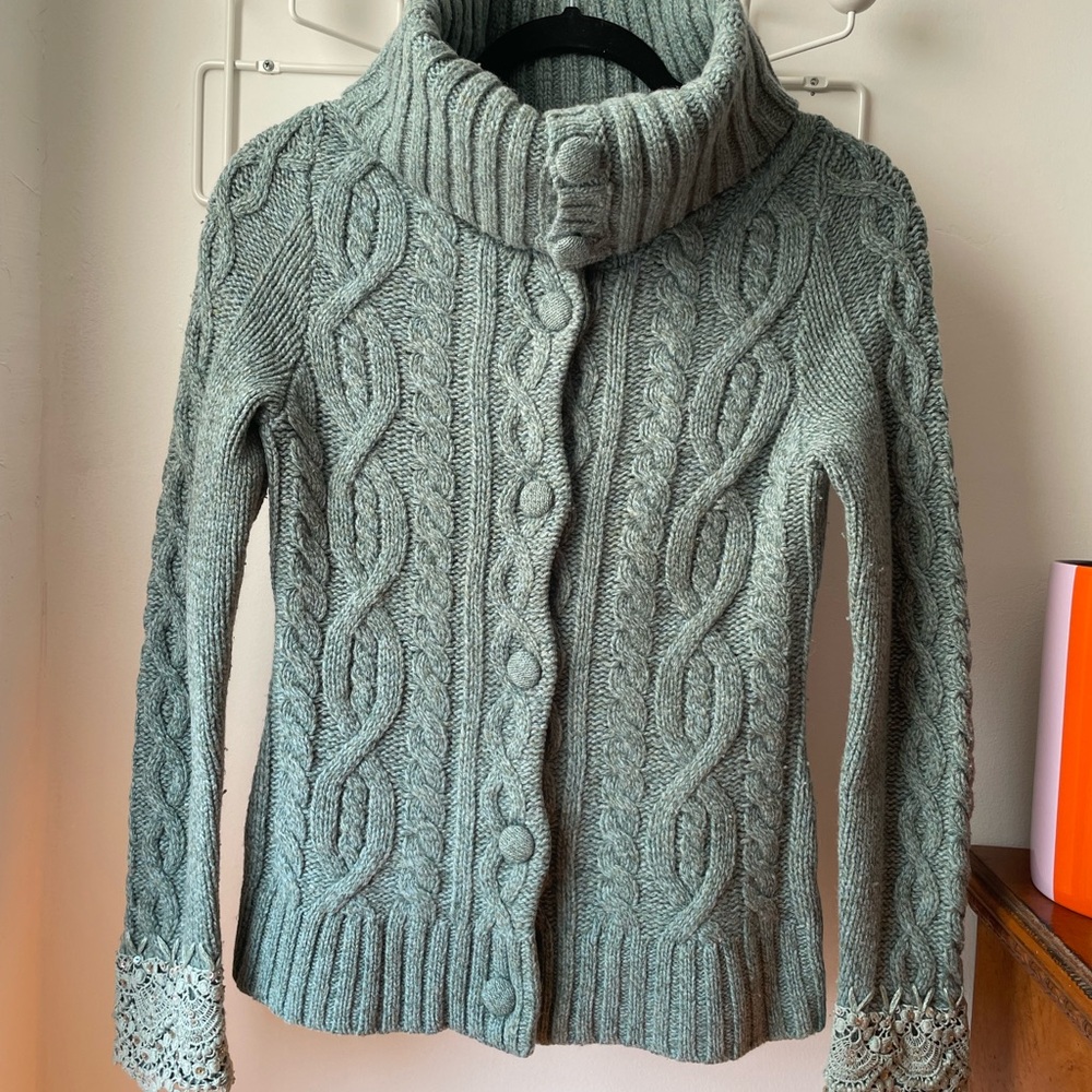 Cozy, chunky Sleeping in Snow sweater
